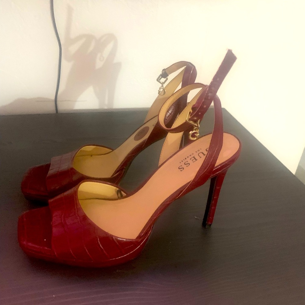 Guess Sandals Size 8